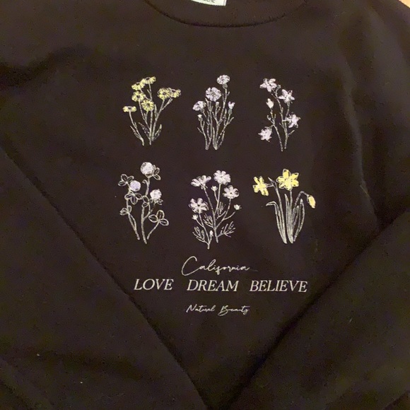 This is a size Xs and it’s a regular length and so soft and comfy. - Picture 2 of 4
